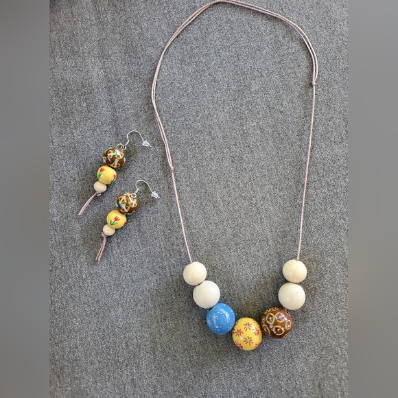 New handmade Necklace and earrings set - Picture 4 of 9